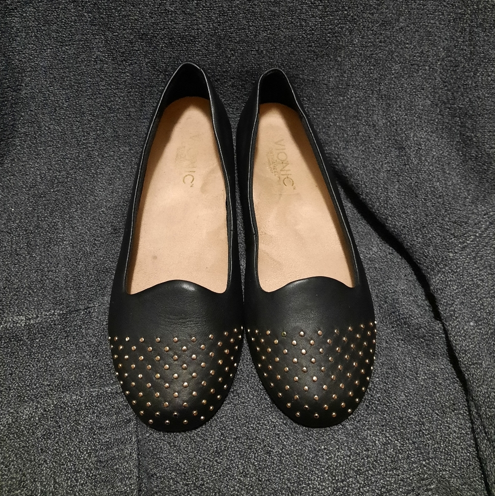 Vionic Black ballet flats with stud detail